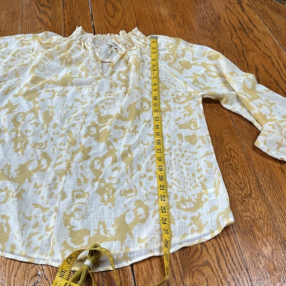 Bucket List gold and cream chiffon blouse. Animal print, sheer, size Large. - Picture 8 of 14
